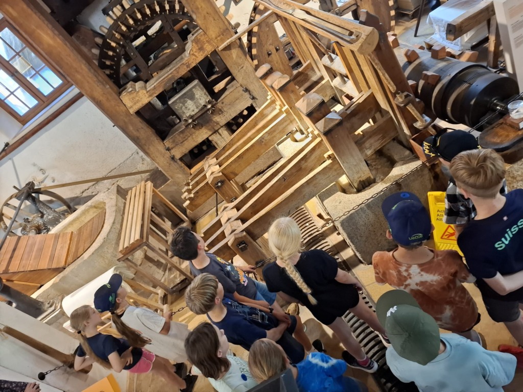 Besuch der Religionsklassen in der Papiermühle Basel - Pfarrei - Kirchgemeinde: St. Michael Kaisten und St. Maria Ittenthal, gehört zum Pastoralraum Region Laufenburg 1